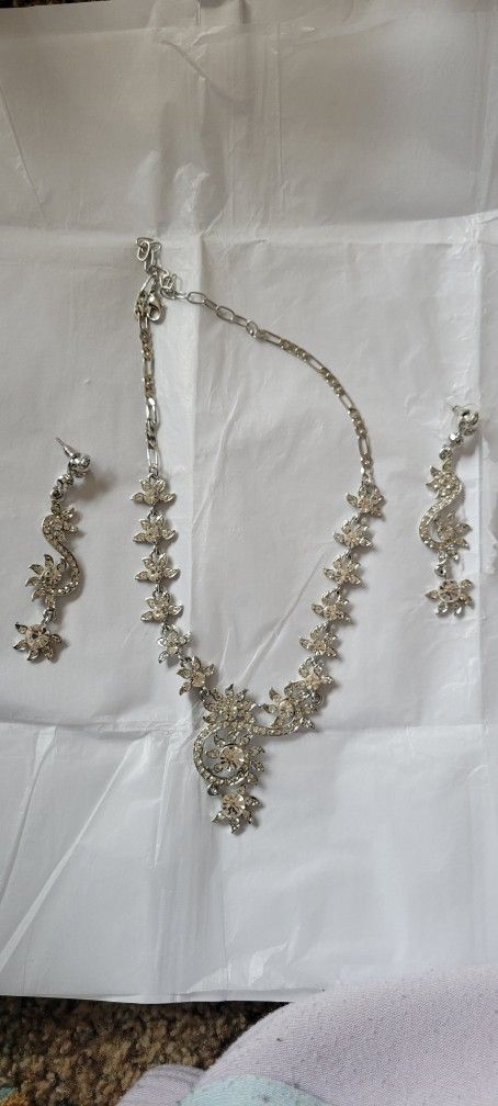 Diamond Necklace With Earings 