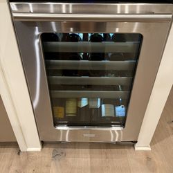 Electrolux Wine Fridge / Beverage Refrigerator 