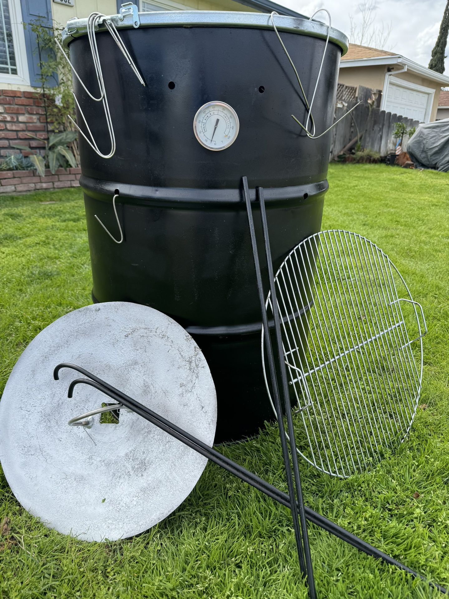 BBQ Smoker 🍗 🍖 Great For Ribs , Tri Tip , chicken 🍗 Salmon🍣 