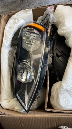 2 Headlamps Assembly Volkswagen OEM PART