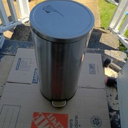 S I L V E R Garbage Can