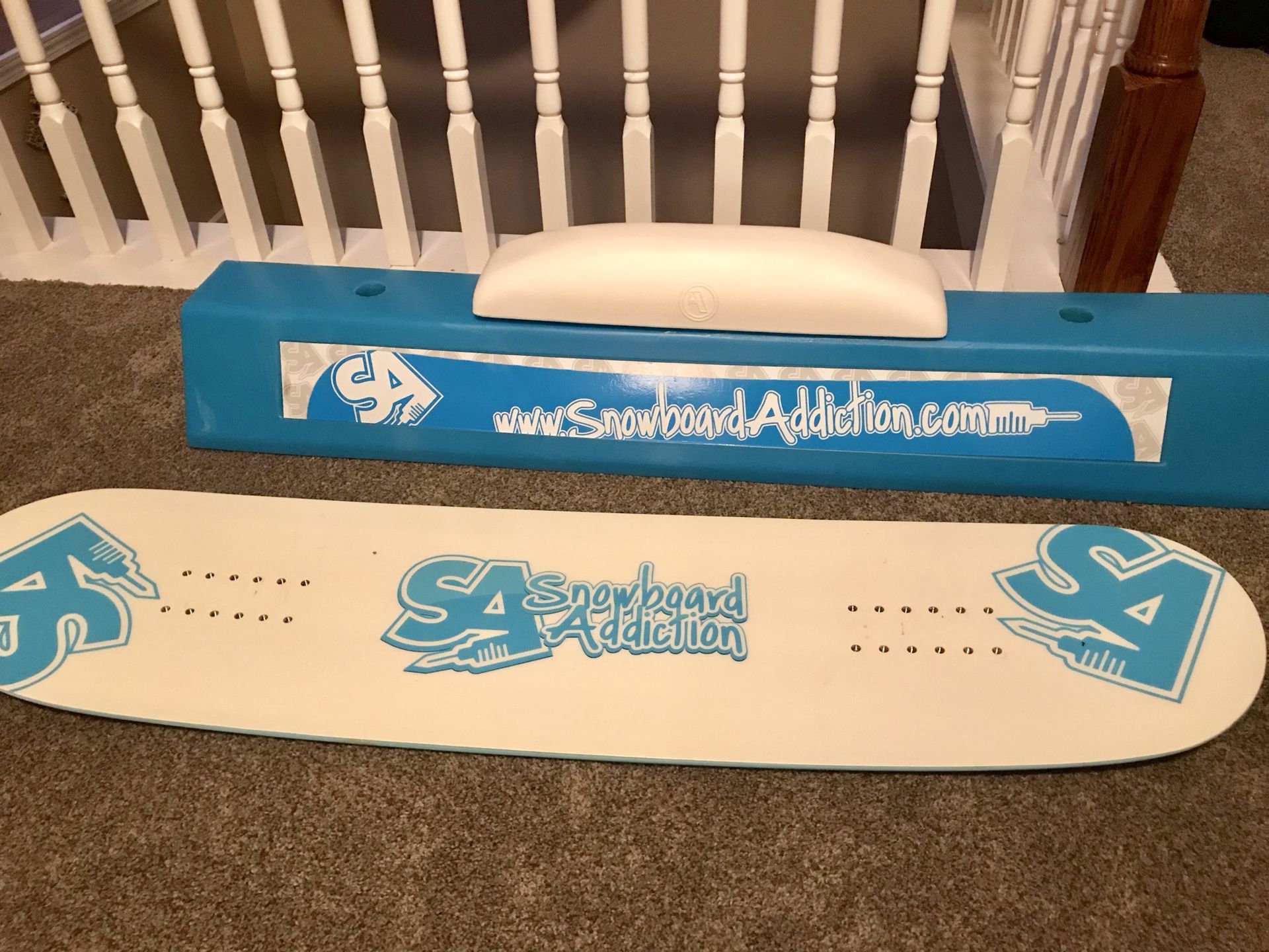 Worden In de naam Refrein Snowboard Addiction Jib Board and Balance Bar for Practice for Sale in  Cornelius, NC - OfferUp