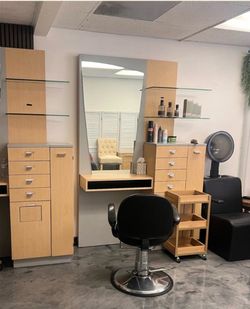Salon Styling Station / Hair Salon Booth