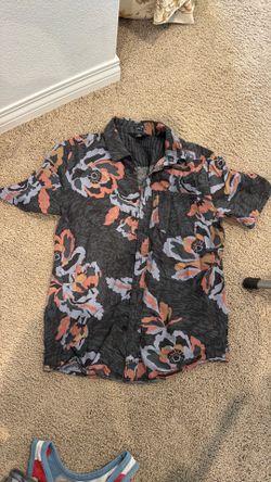 Boys youth small Volcom shirt $5