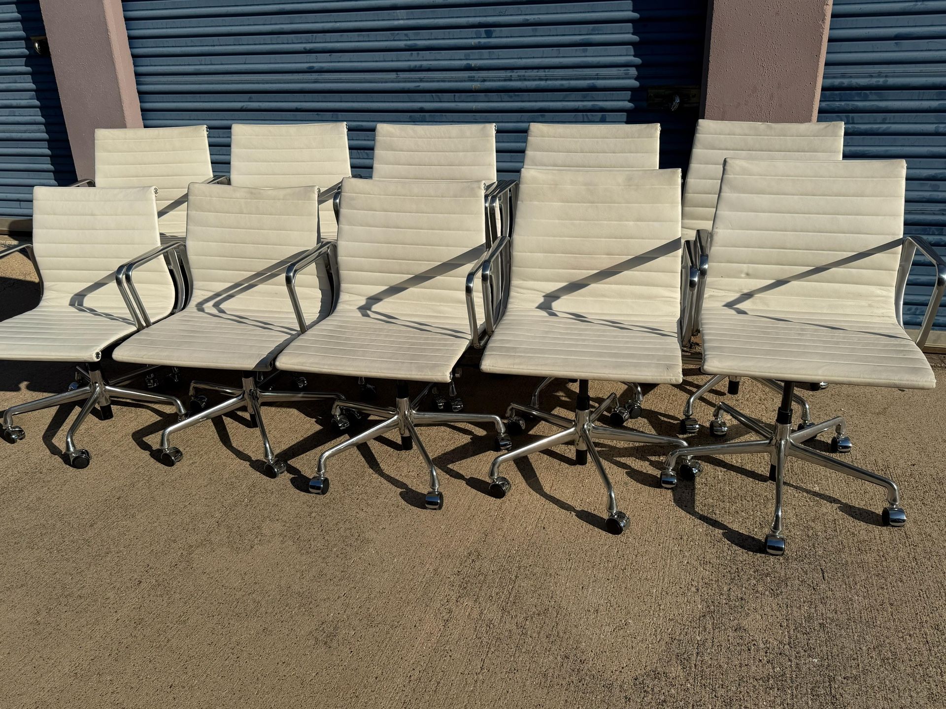 Herman Miller Eames Aluminum Group Office Chair /with hydraulic Lift