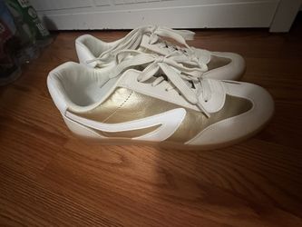 Dolce Vita women’s sneaker size 9