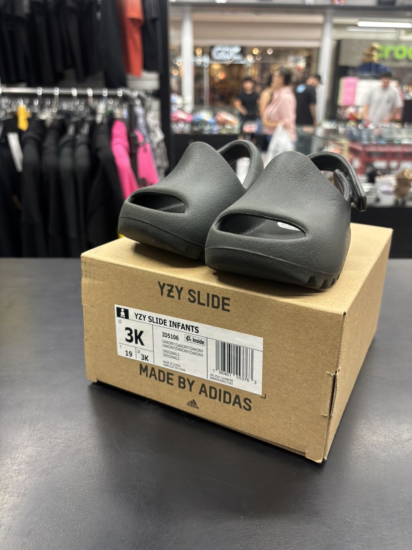 Yeezy Dark Onyx Slide