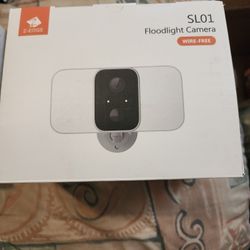 Z-EDGE Wireless Floodlight 1080P Security Camera with Solar Panel & 16GB SD Card