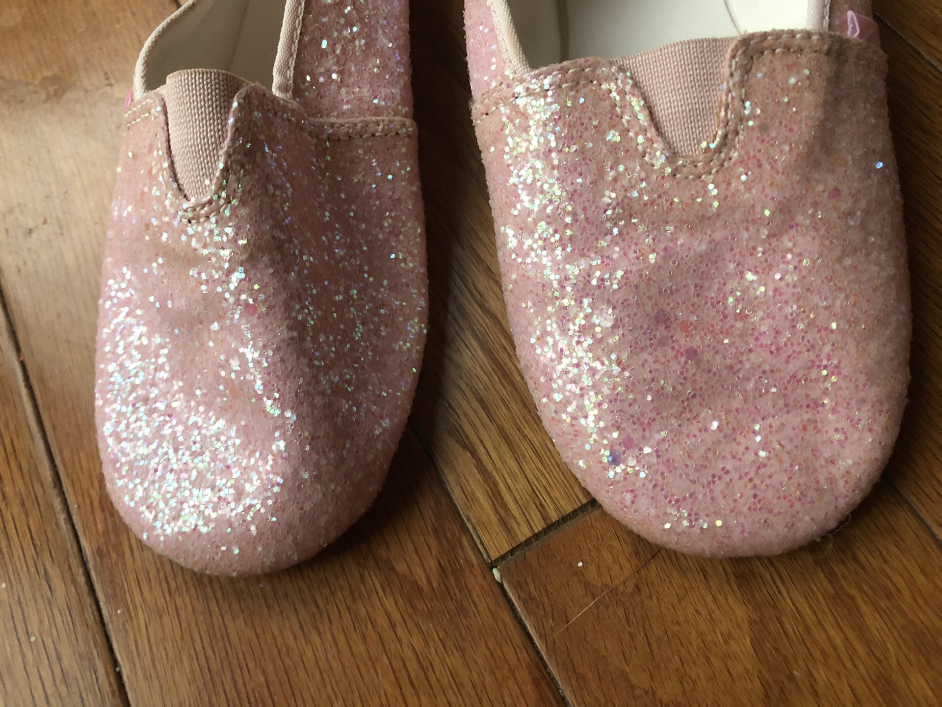 Dance shoes pink glitter