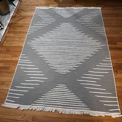 Modern Area Rug w/ Non-Slip Pad – Gray & Cream – 4.5’ x 