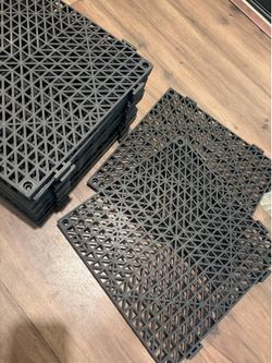 12 Pcs Bar Countertop Supplies Interlocking Mats 12 x 12 InchNon Slip Spills Coffee Drying Mats Black Rubber Shelf Liners for Cocktail Bars Restaurant