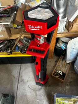 Milwaukee Lamp no battery