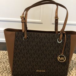 BRAND NEW MICHAEL KORS HANDBAG