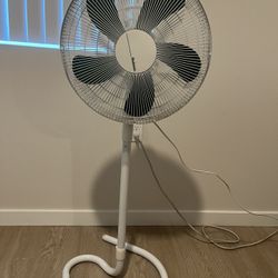 HOLMES FAN LIKE NEW