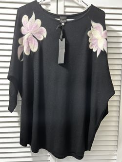 Xl. New With Tags. Black Tunic Sweater.  With Lilac Flower Front 