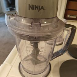NINJA BLENDER AND FOOD CHOPPER 