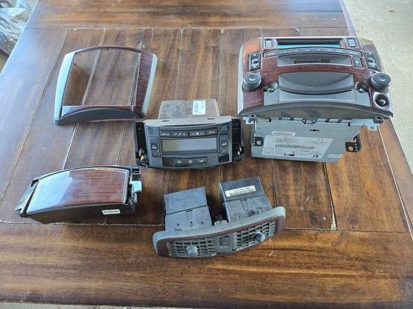 2003-07 Cadillac CTS Dash Panel / Radio / Shifter