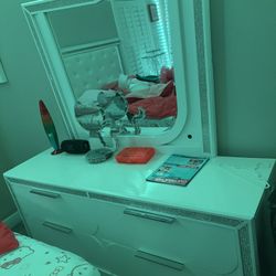 Queen Bedroom Set