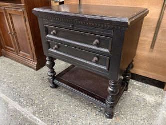 TOMMY BAHAMA Kingstown Phillips Nightstand