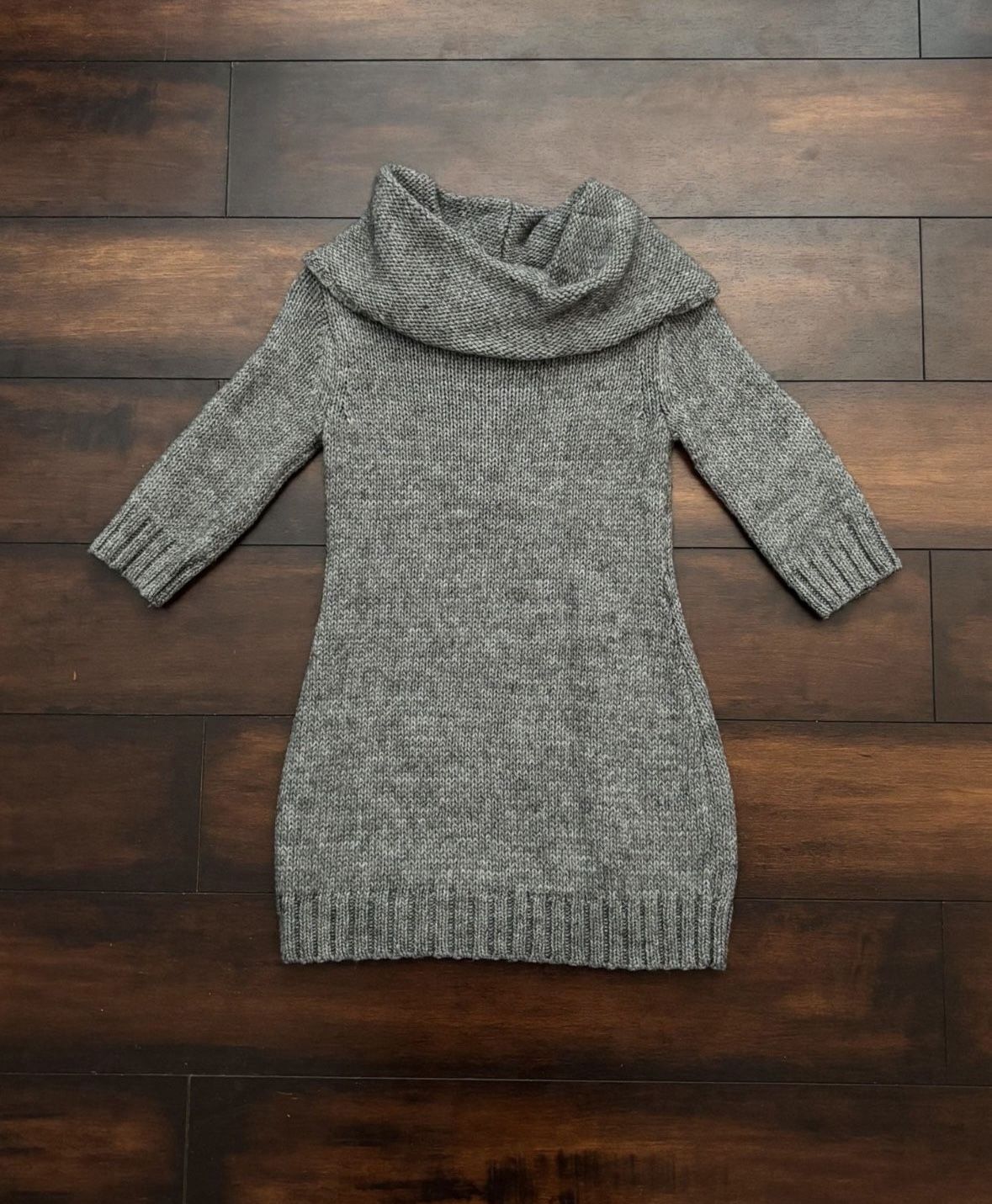Little Girls Clothes Long Gray Sweater With Silver Threads Size S Fits 6T/6X Super Cute With Leggings And Boots