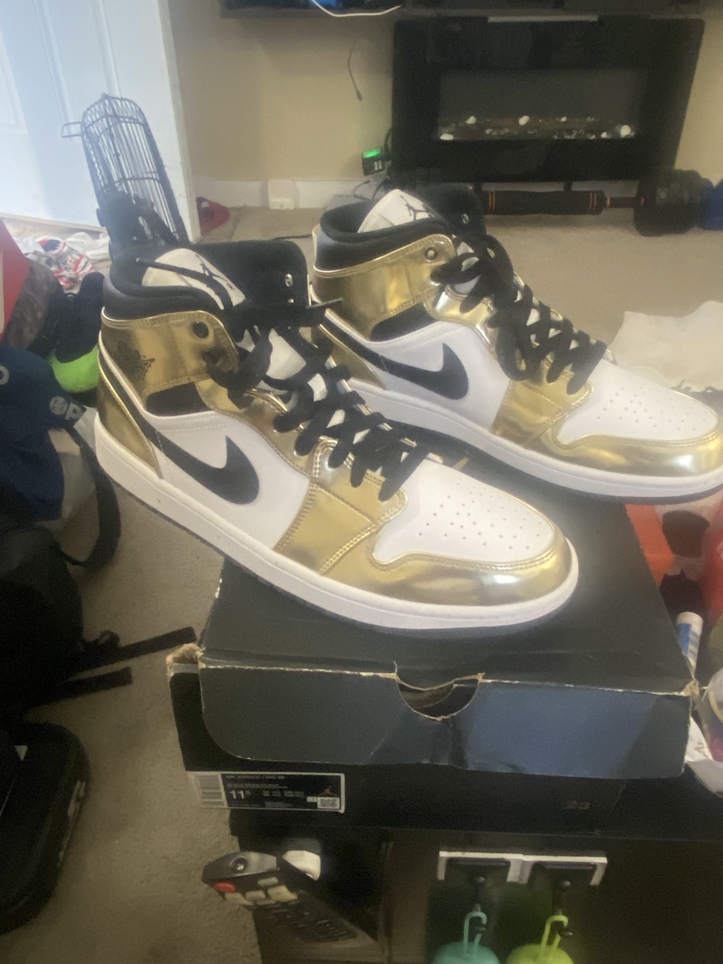 Jordan 1 Good N White N Black Ds Asking 100 Size 11.5