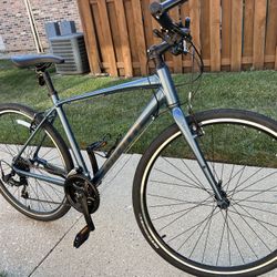 Giant Escape 3 Hybrid Mens Bike Size M