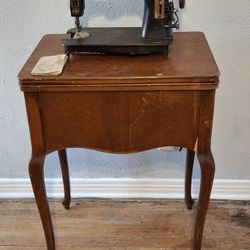 Vintage Sewing Machines (2)