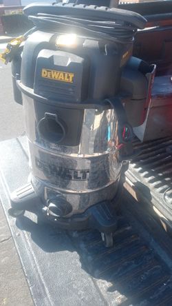 19
Dewalt DXV08SA Stainless Steel Wet/Dry 8-Gallon 5 HP Vacuum