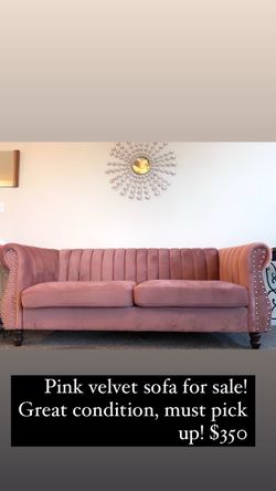 Great Condition Velvet Pink Sofa 💕