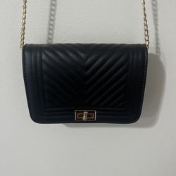 Windsor Black Casually Quilted Crossbody Purse