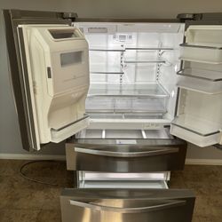 Whirlpool 28 cubic Feet Like New! 