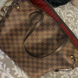 Louis Vuitton Never Full 