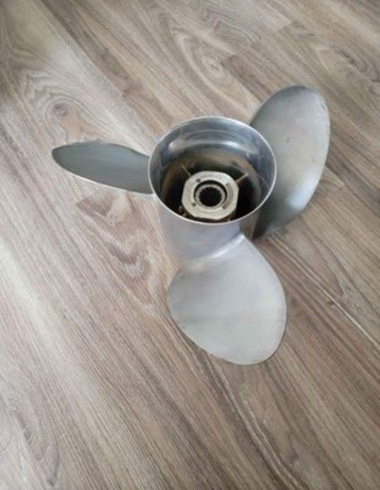 48-11074A40 Quicksilver propeller 23 pitch