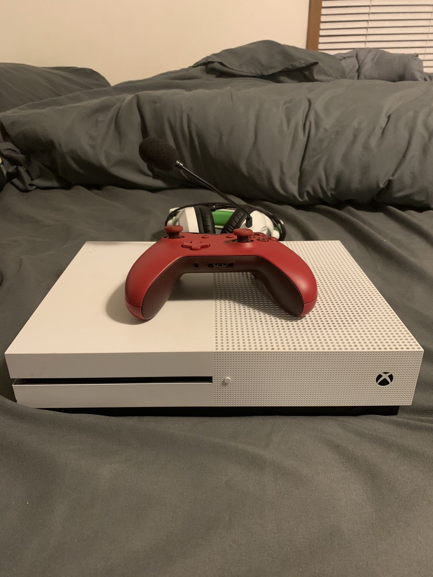 White Xbox one with red controller and turtle beach headset