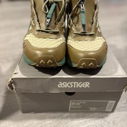ASICS 
