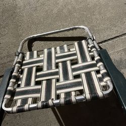 Beach folding chair, outdoor travel folding chair, very lightweight and easy to carry, two together for a total of $10.