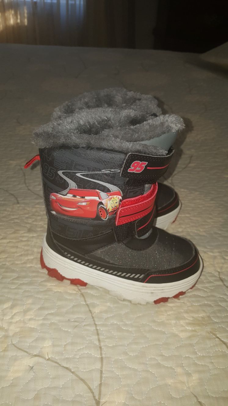 New condition size 9 toddler boy snow boots