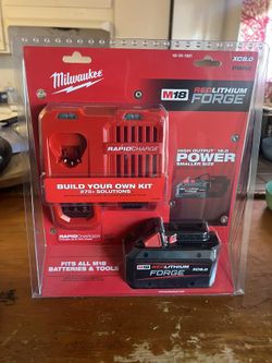New Milwaukee M18 REDLITHIUM FORGE XC8.0 Battery & Rapid Charger