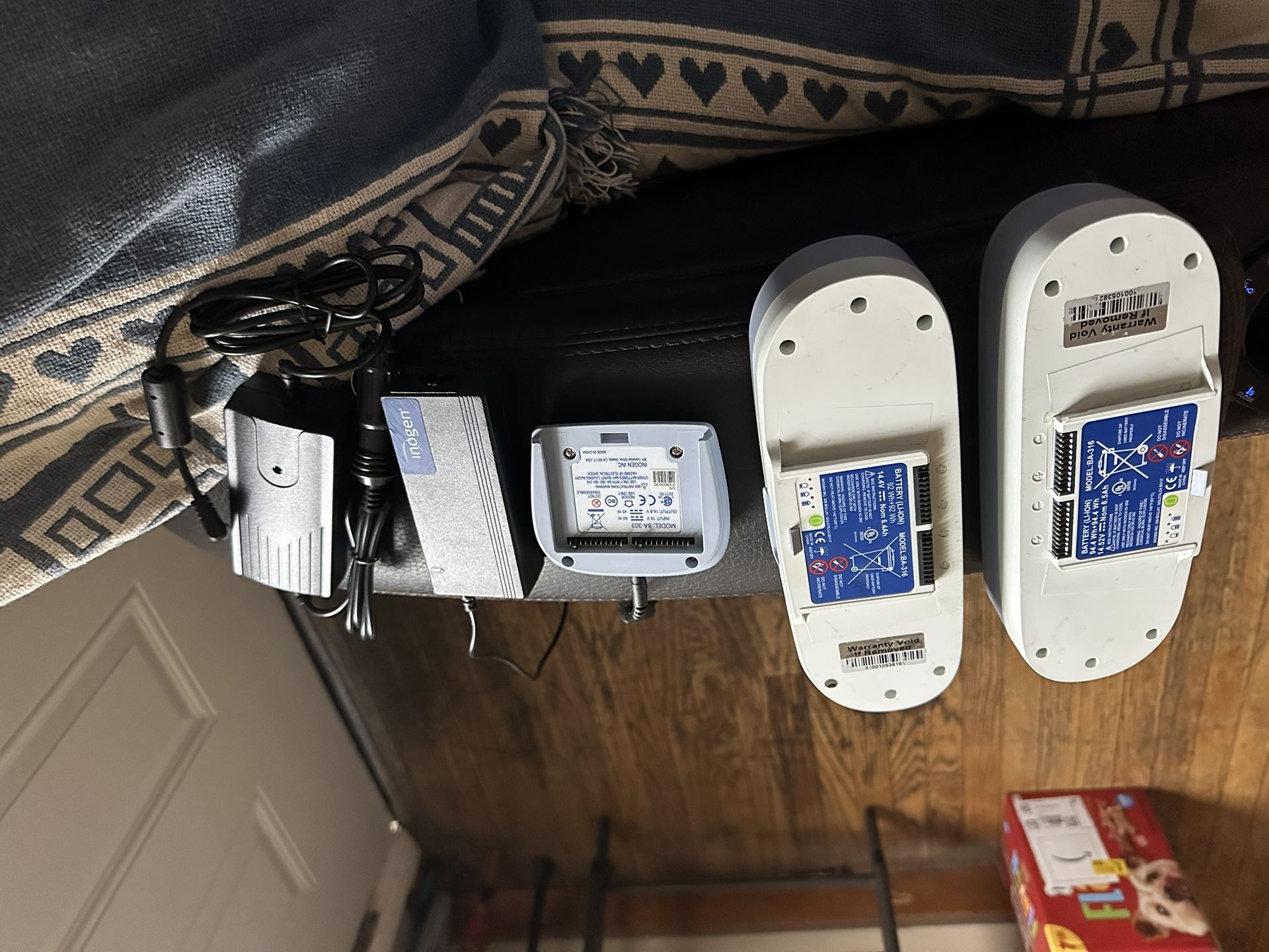 2 Batteries For A Potable Oxygen In Perfect Condition With Home Charger And A Car Charger