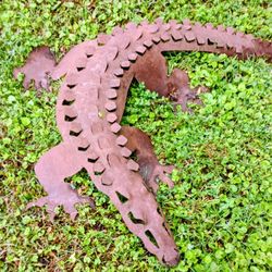 LARGE METAL ALLIGATOR