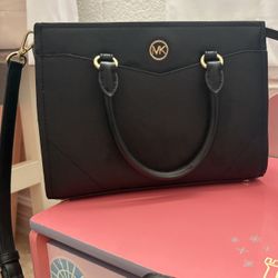Michael Kors purse with Matching Wallet 
