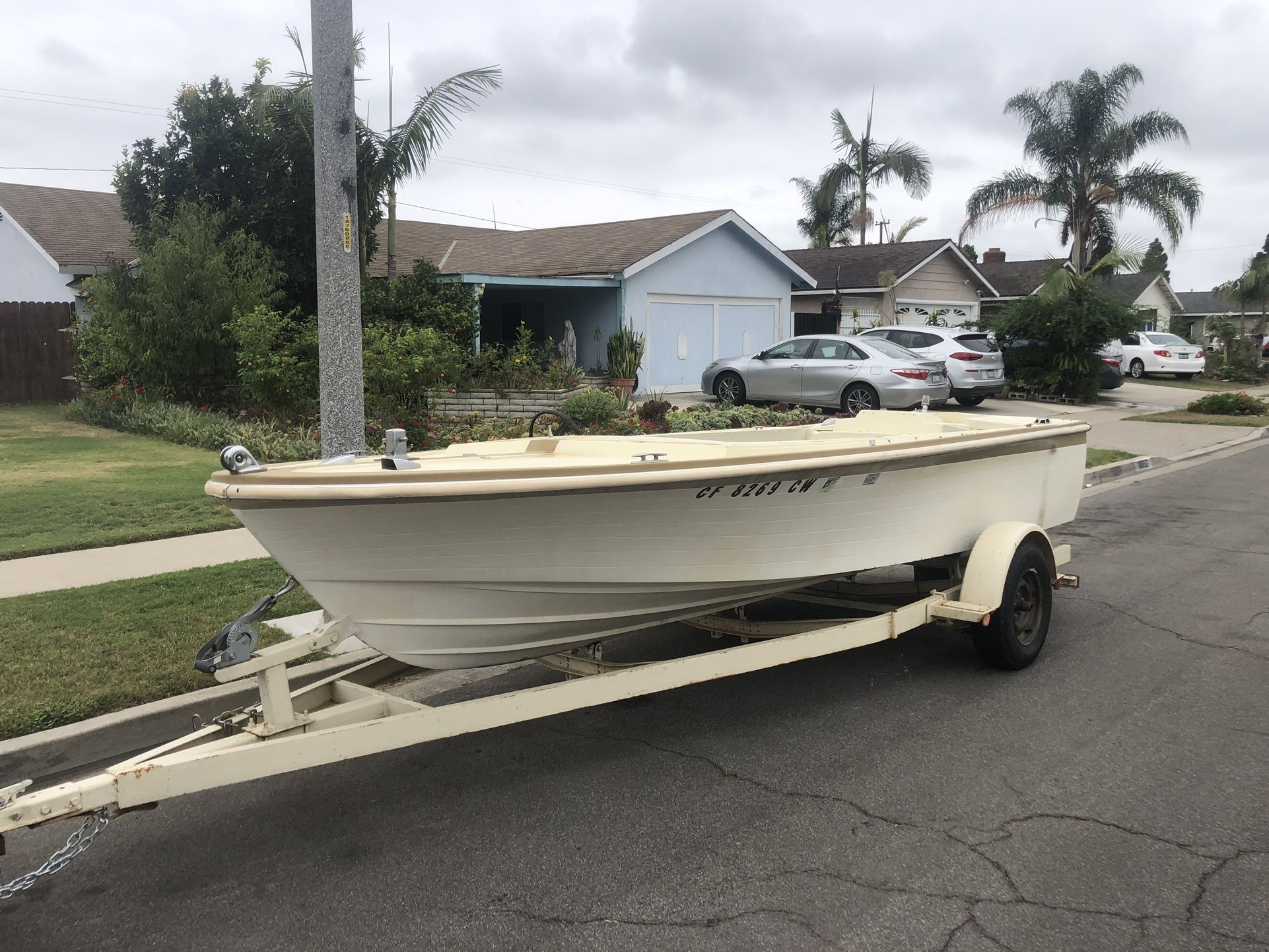 17’ Hull - NO TRAILER