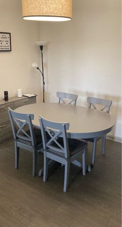 Dining Table & Chairs With Cushions