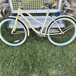 Cruiser BIKE GREAT CONDITION/ BUENAS CONDICIONES ADULT SIZE BIKE