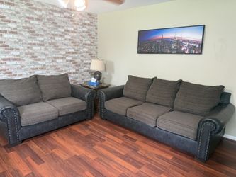 Couch And Love Set very good Condition And No Pets No Smoke 