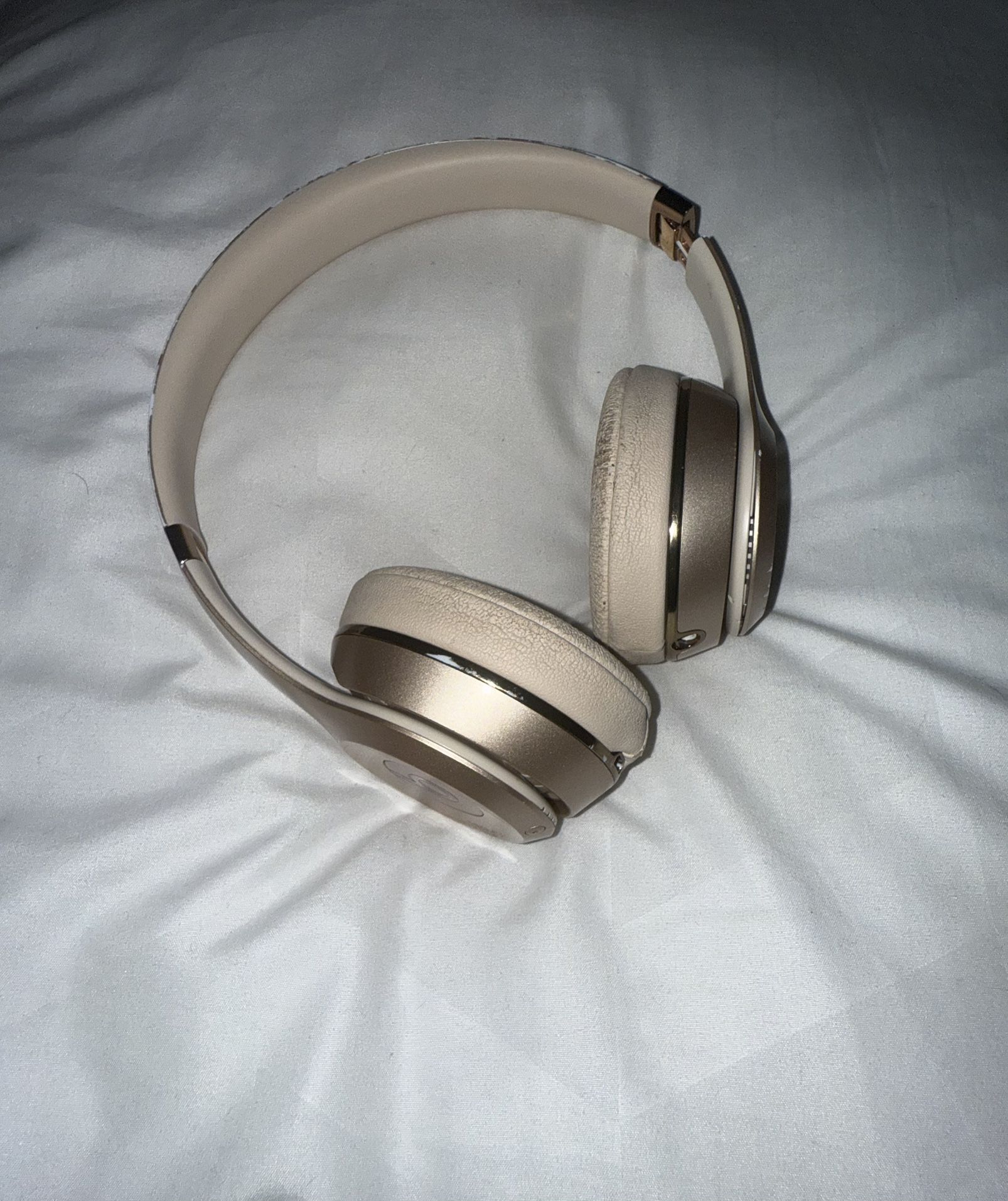 iPad 10th Gen And Beats Headphones Bundle