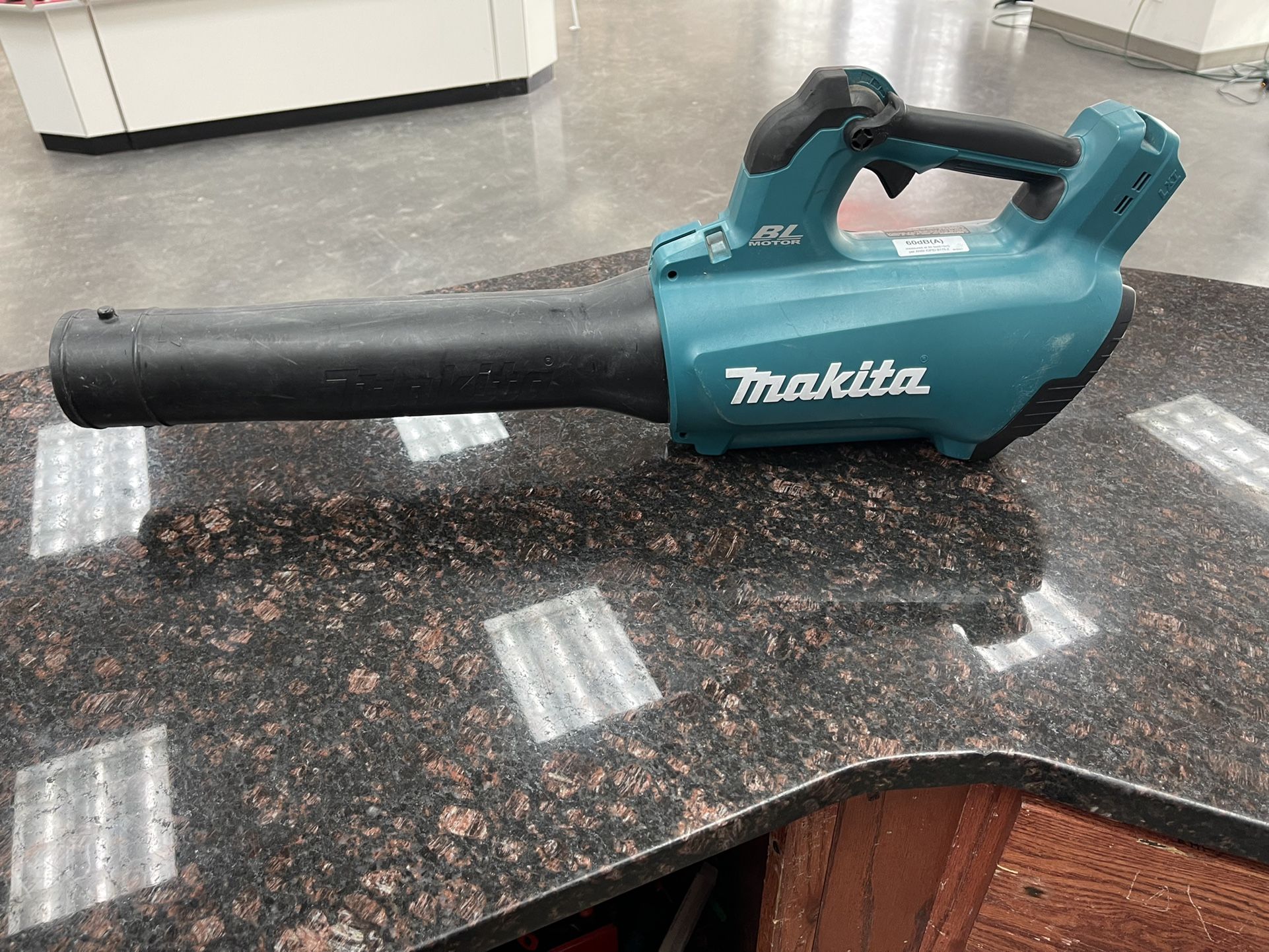 Makita Brushless Leaf Blower (tool Only)