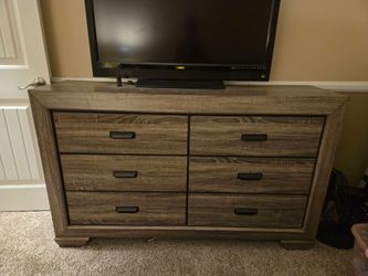 Brown 6 Drawer Dresser/Nightstand combo