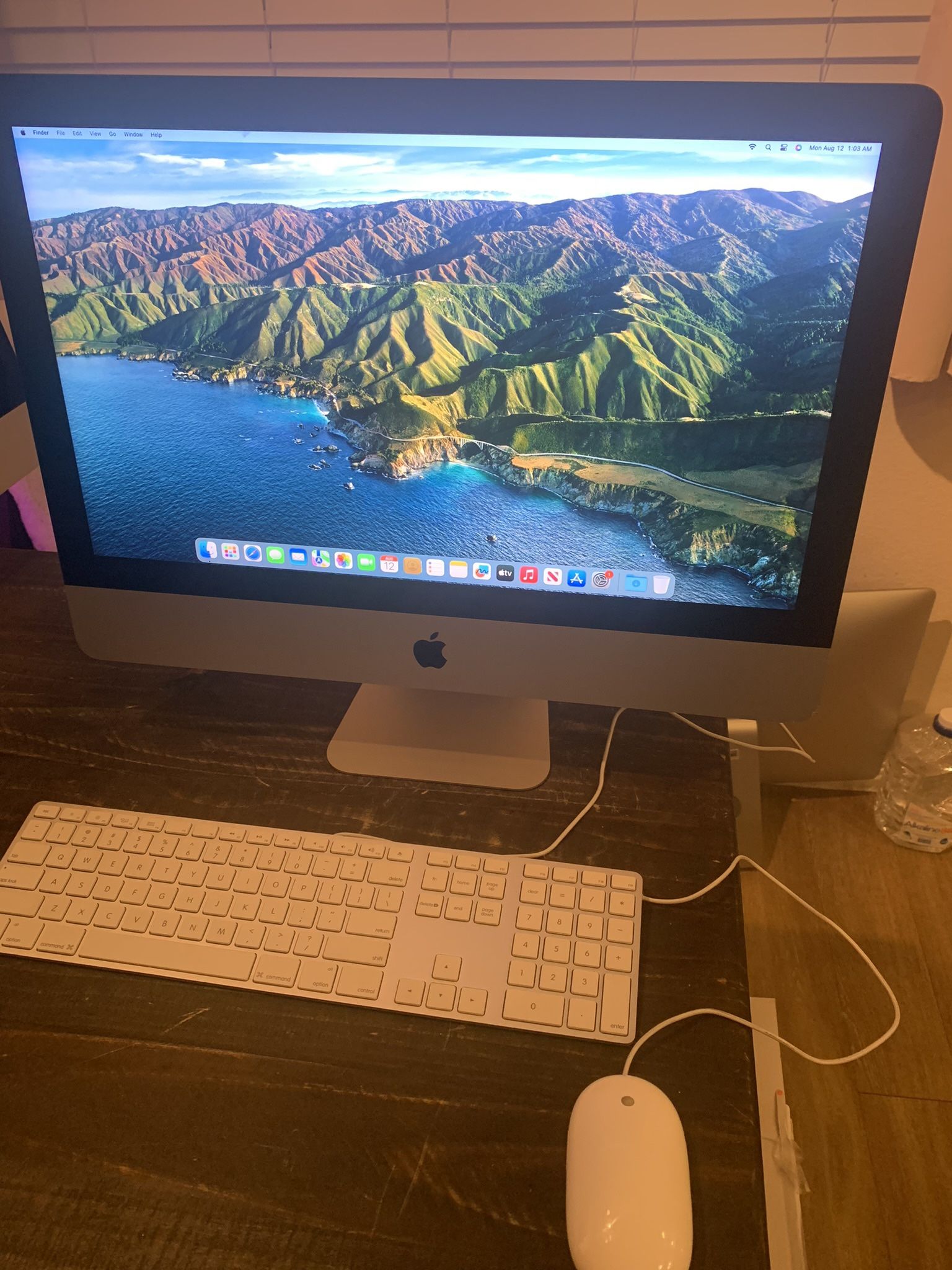 2017 Apple iMac 21.5-inch 4K Retina display 8gb Ram 1tb Hdd. Ventura macOS. Apple Wired Keyboards And Mouse.  Works Great