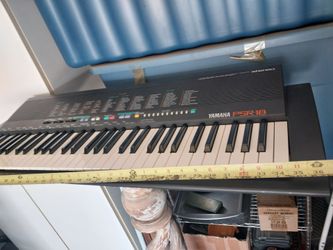 YAMAHA PSR-18 KEYBOARD GREAT CONDITION  WITH STAND